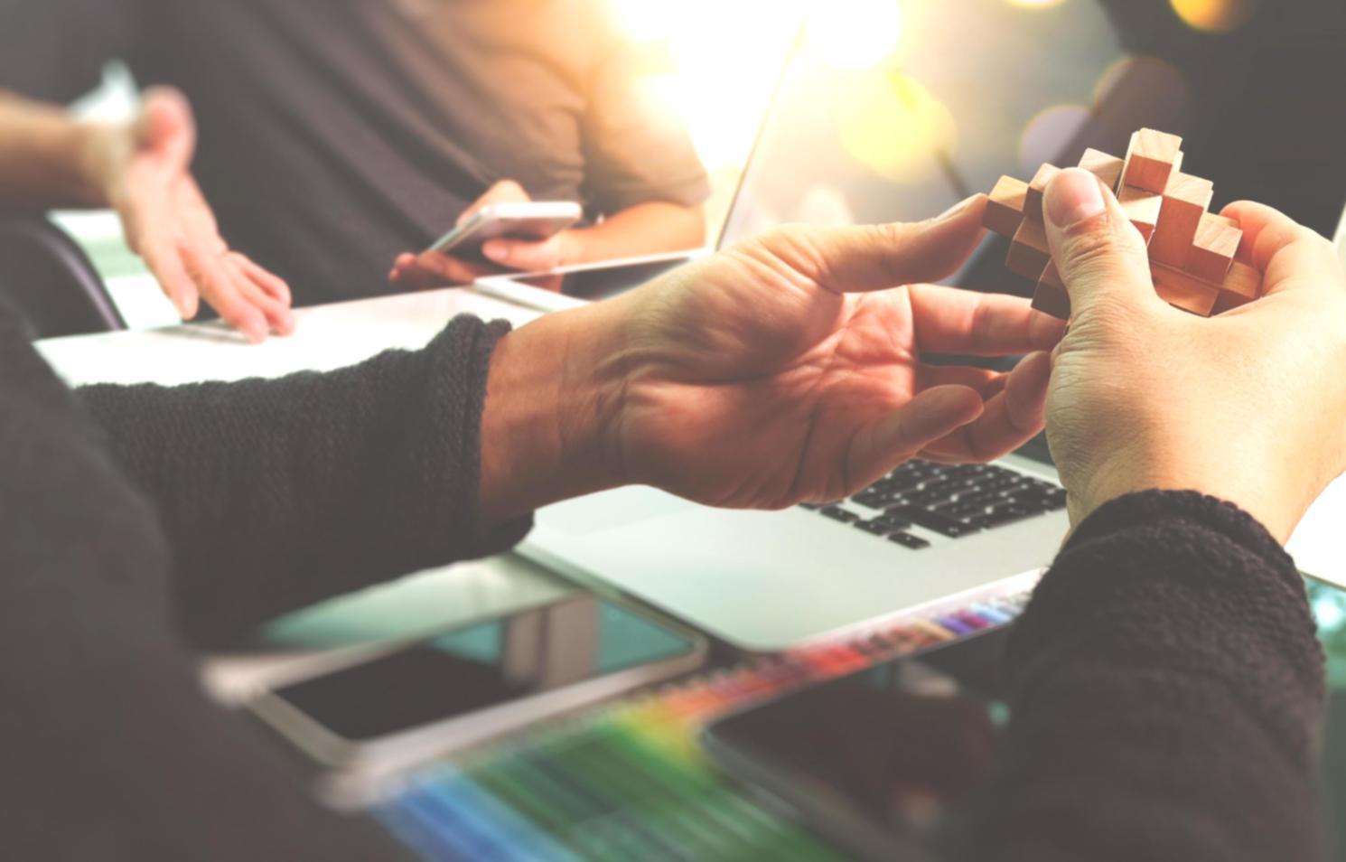 Logistics tracking app interface showing real-time package monitoring system